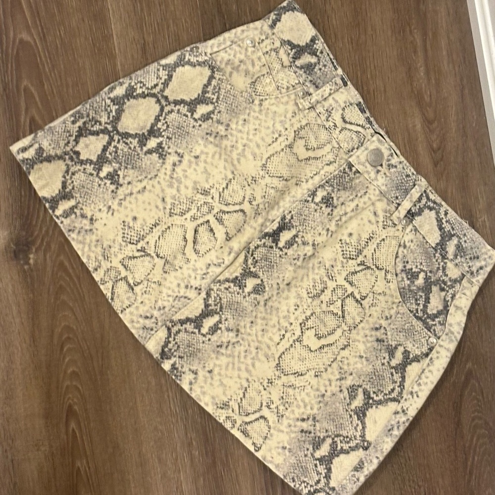 Snake Print Mini Skirt⚕️